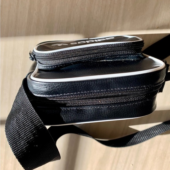 Adidas Black and White faux leather Messenger Bag Unisexe - Picture 2 of 6